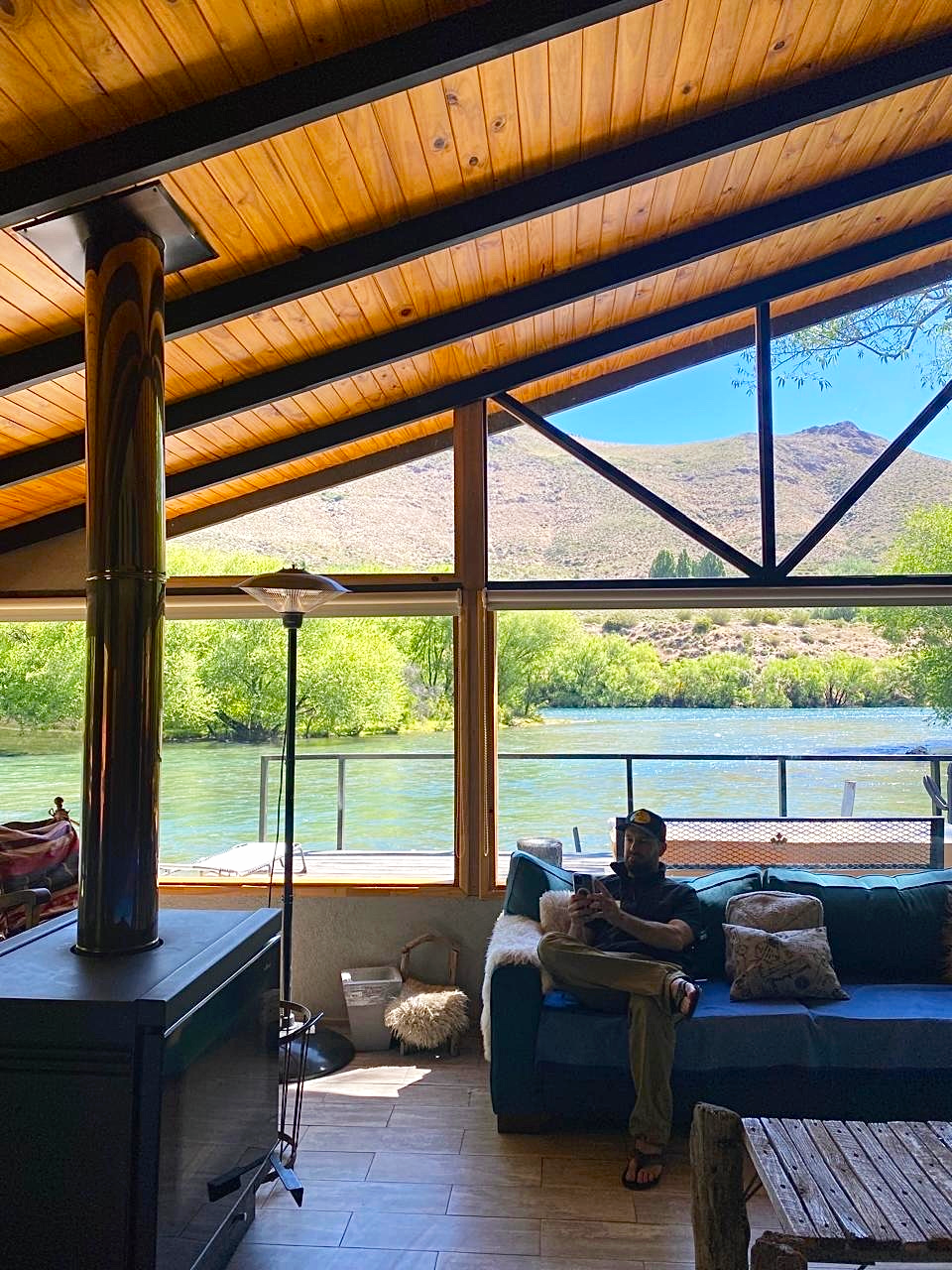 Fishing Guide, Outfitter in Bariloche, Patagonia, Argentina. Limay River Manso River. Brown Trout, Rainbow trout. Fishing Lodge.