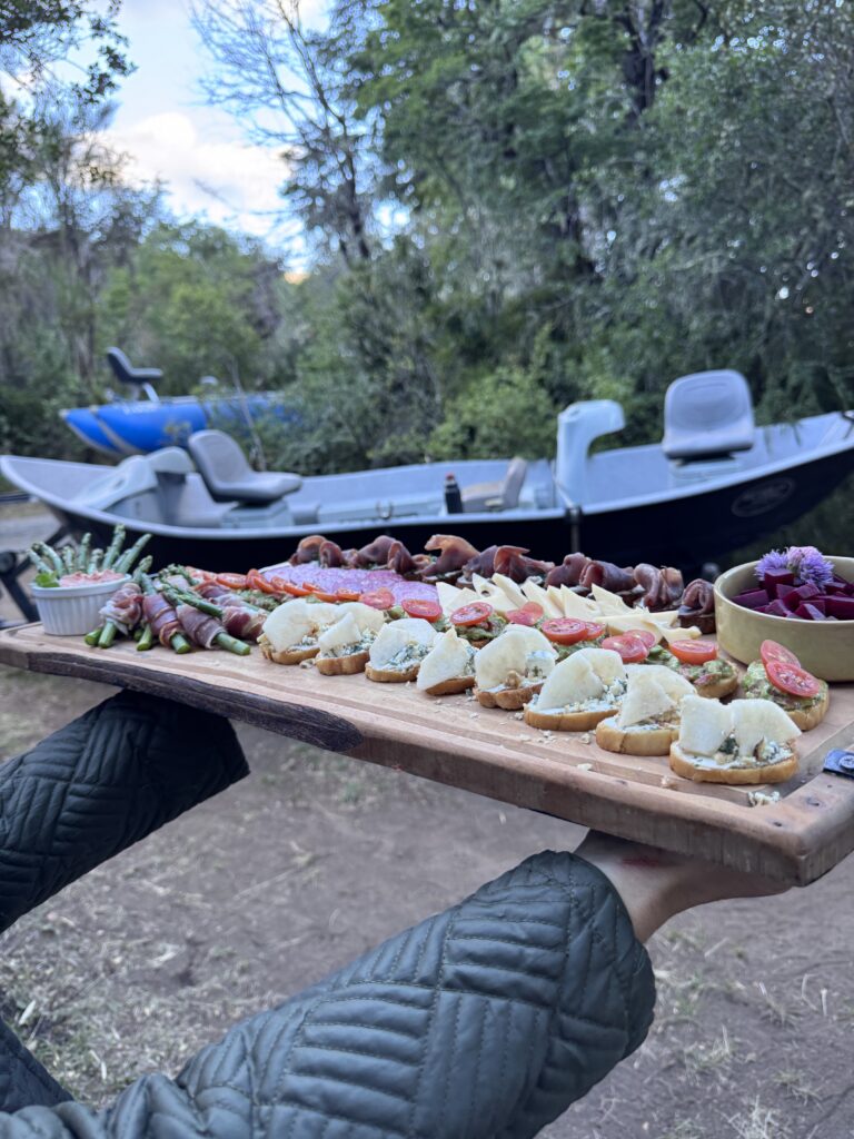 Campamento de pesca con mosca en la Patagonia con el mejor servicio y en los mejores ríos y lagos para la pesca con mosca de la trucha.
