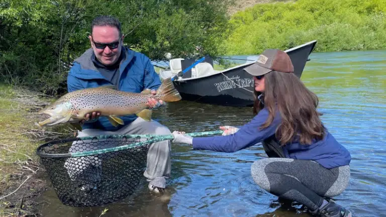 Guía de pesca, proveedor de equipos en Bariloche, Patagonia, Argentina. Río Limay, río Manso. Trucha marrón, trucha arcoíris. Alojamiento para pescadores.