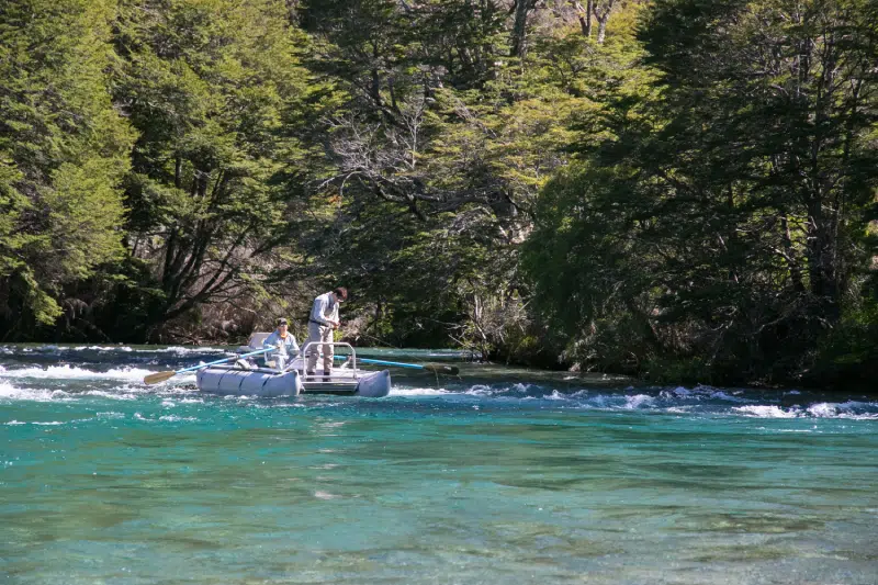 Fishing Guide, Outfitter in Bariloche, Patagonia, Argentina. Limay River Manso River. Brown Trout, Rainbow trout. Fishing Lodge.