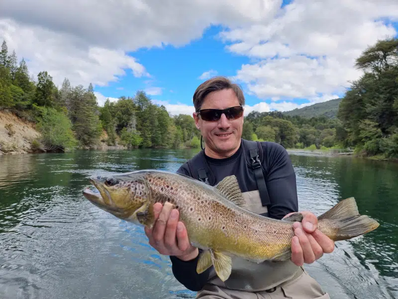 Fishing Guide, Outfitter in Bariloche, Patagonia, Argentina. Limay River Manso River. Brown Trout, Rainbow trout. Fishing Lodge.