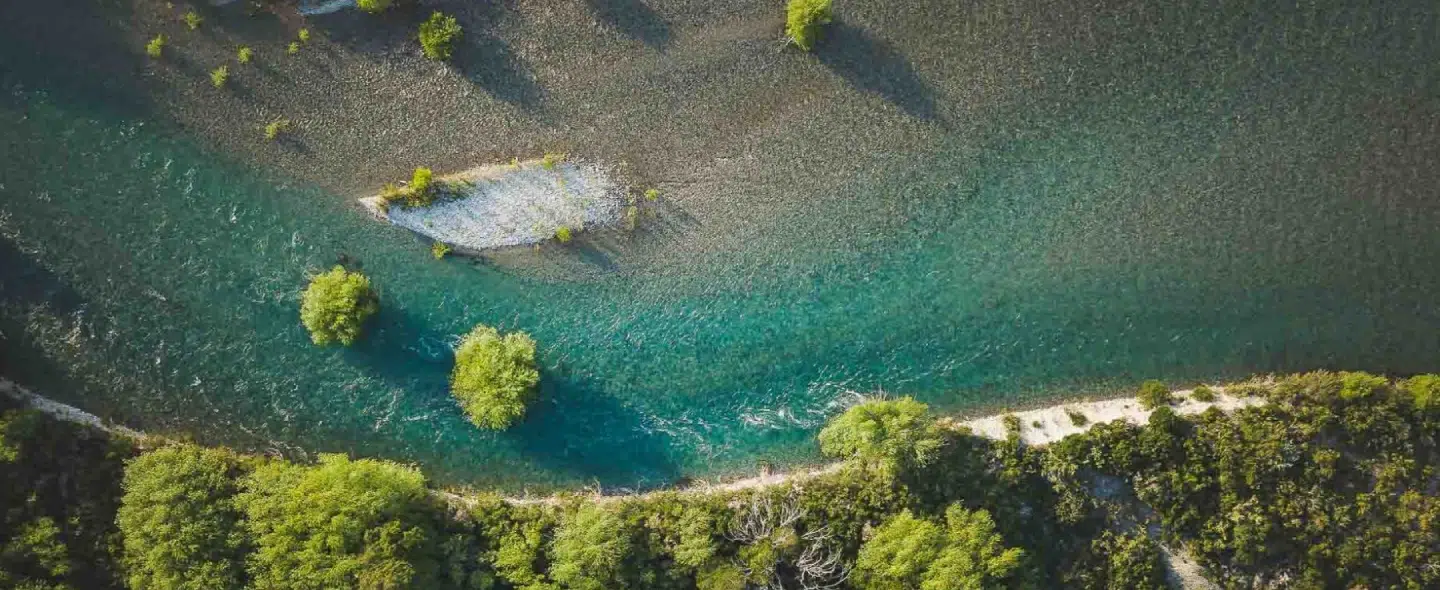 mansoriverrioflyfishingbarilochepatagoniaargentina